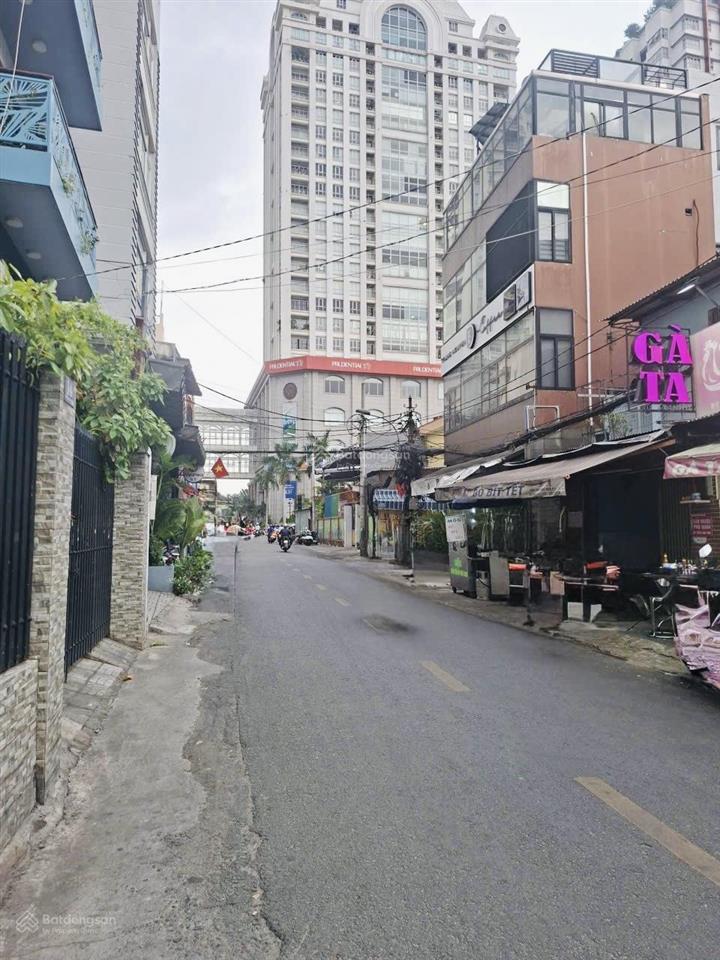 Góc 2 mặt tiền số 17 công chúa ngọc hân,phường 13, quận 11. dt 6.1 x13m.