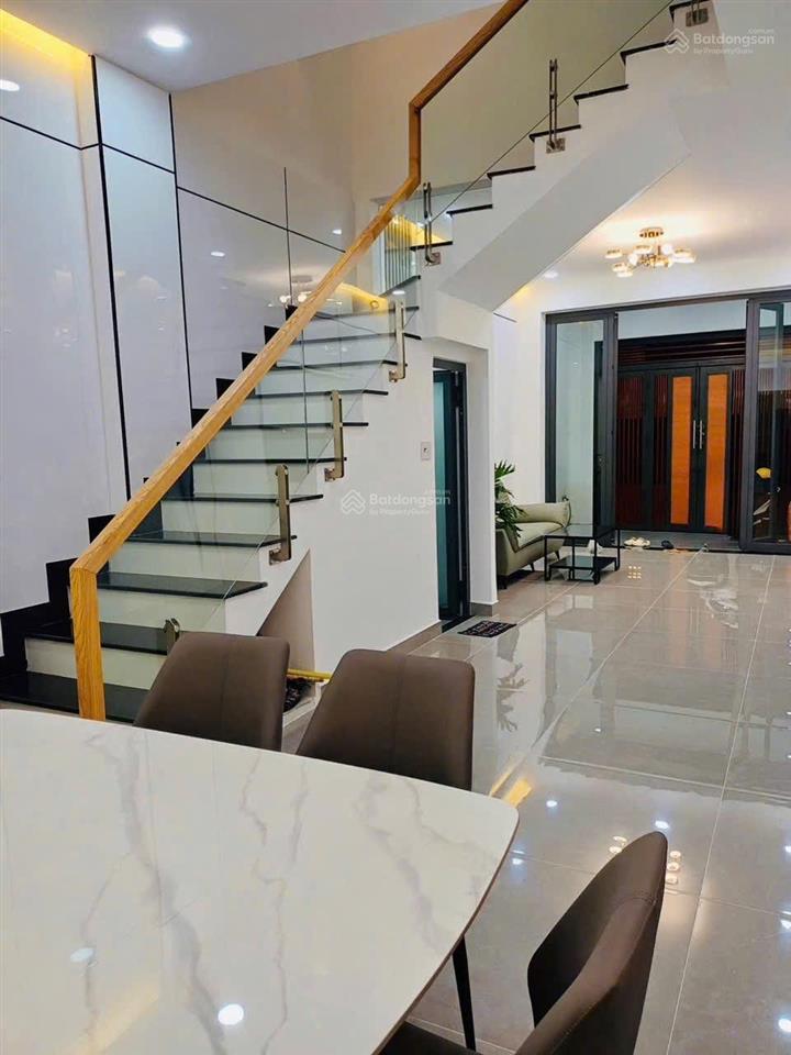 Hẻm nội bộ tô hiệu, phường hiệp tân, tân phú. 4 tầng (4 pn, 3 wc). xách vali vào ở ngay