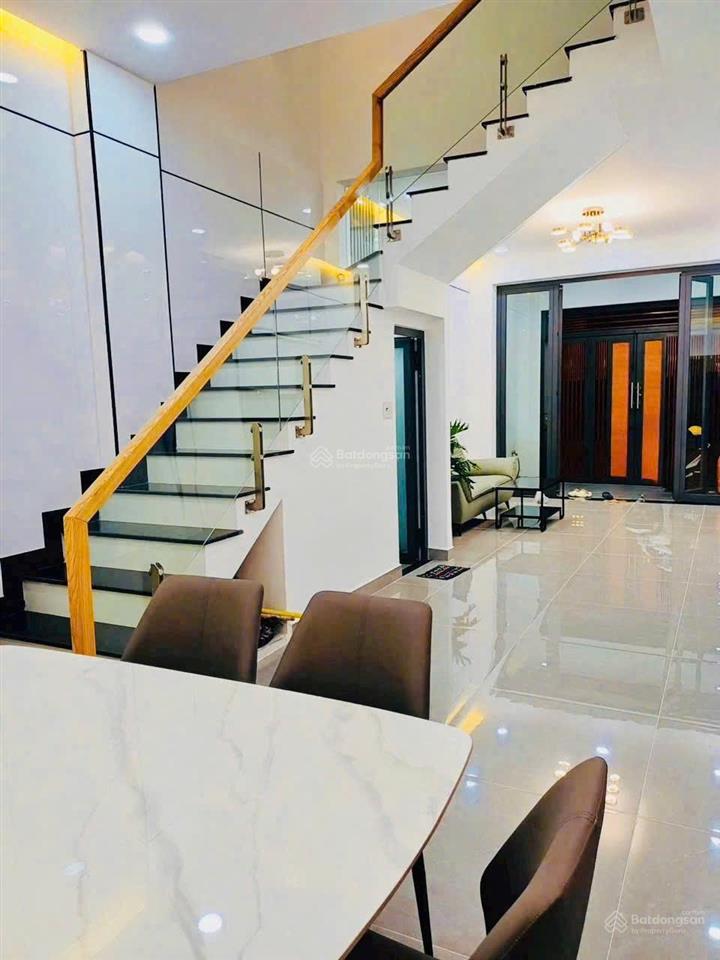 Giá 8 tỷ 400, đường tô hiệu, p.hiệp tân, tân phú. 4 tầng. dt 4x13.5m (4pn3wc). hẻm xe hơi thông.
