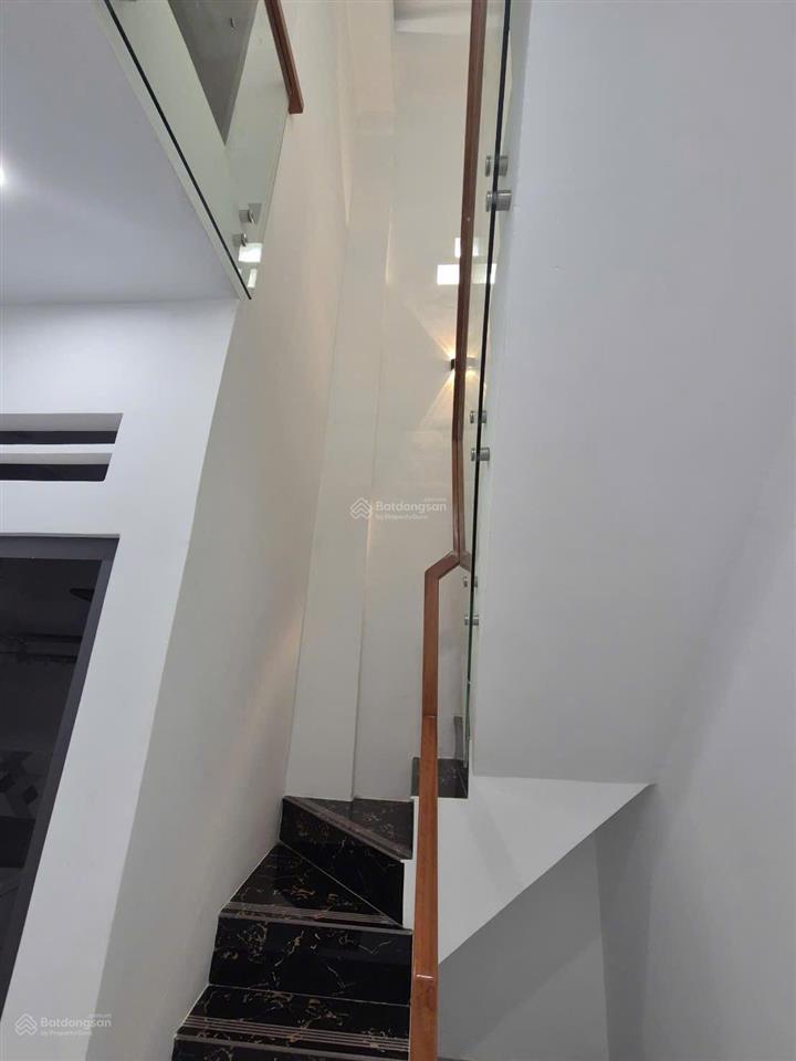 Hẻm xe hơi 206/26 lạc long quân, phường 10 quận 11. nhà 3 tấng (4pn 3wc)