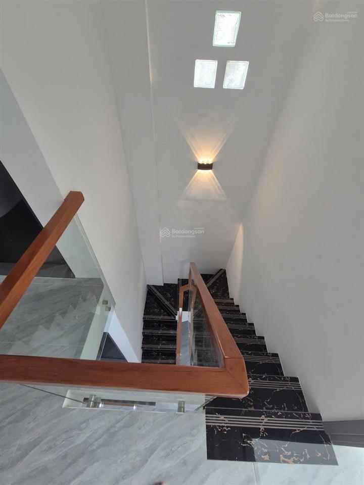 Hẻm xe hơi 206/26 lạc long quân, phường 10 quận 11. nhà 3 tấng (4pn 3wc)