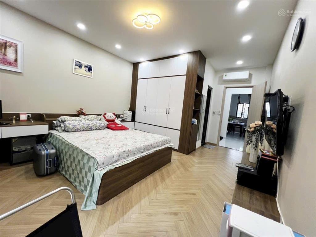 Nhà 4 tầng  lạc long quân, quận 11. dt 4.5x17m.