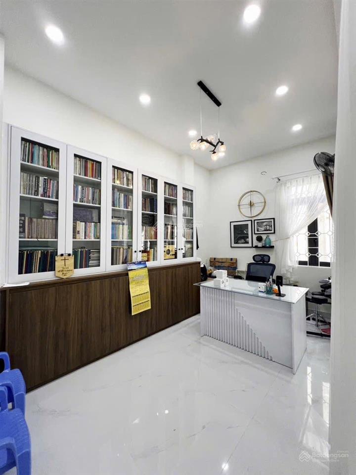 Nhà 4 tầng  lạc long quân, quận 11. dt 4.5x17m.