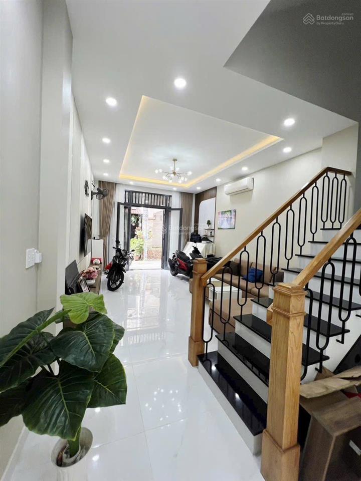 Nhà 4 tầng  lạc long quân, quận 11. dt 4.5x17m.
