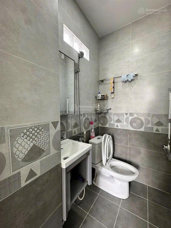 Nhà 4 tầng. hẻm xe hơi đường huỳnh thiện lộc, tân phú.