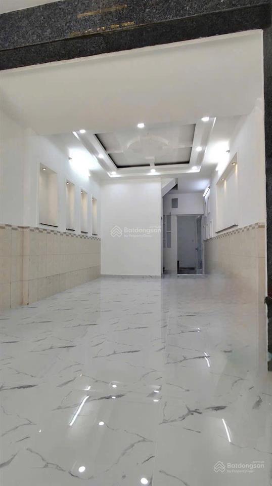Nhà hẻm 8m minh phụng p.10 quận 11. dt 4x12m.