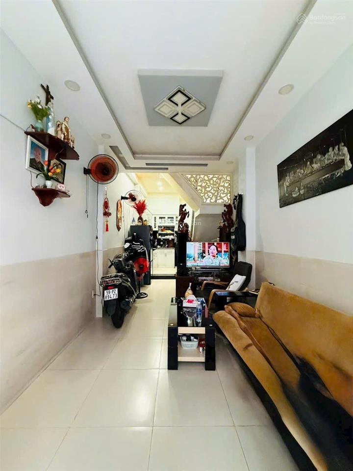 Nhà 2 tầng  bành văn trân, p. tân hòa  tân bình. dt 3x10m. giá 4 tỷ 900 (thương lượng)
