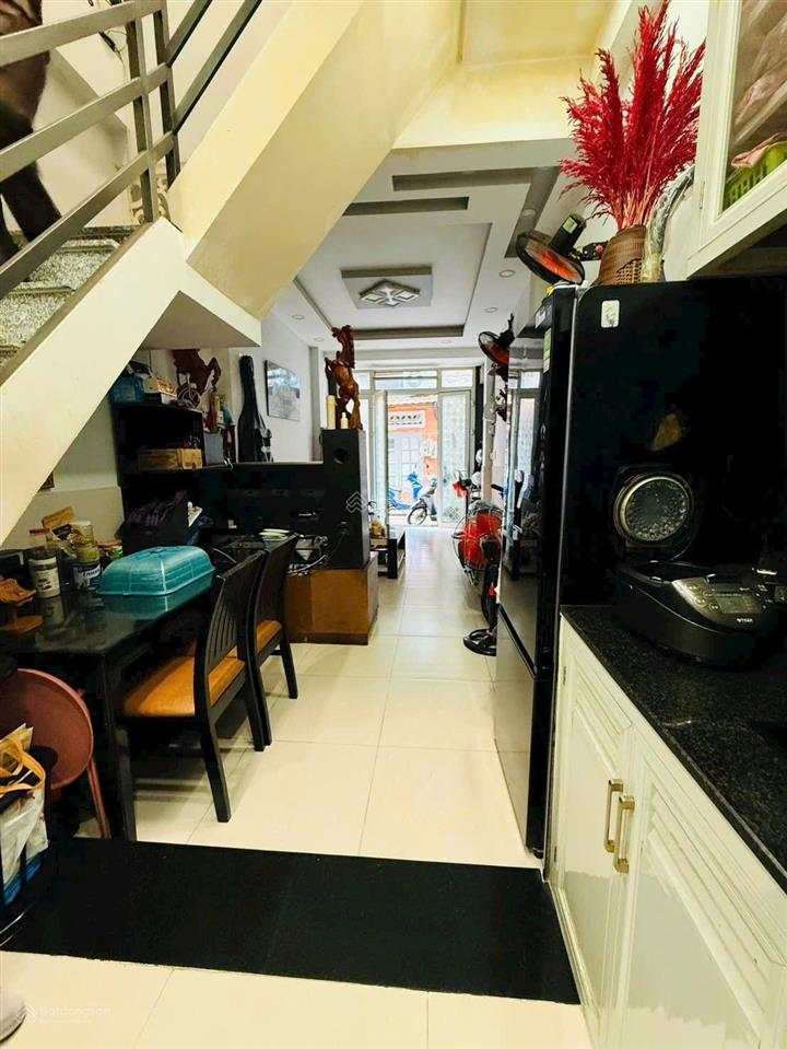 Nhà 2 tầng  bành văn trân, p. tân hòa  tân bình. dt 3x10m. giá 4 tỷ 900 (thương lượng)