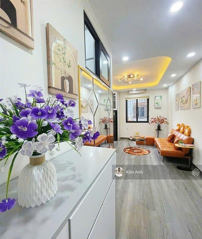 Chính chủ cần bán chung cư a6c nam trung yêncầu giấy 55m2 2n2w sổ đỏ 4,x tỷ full nt đồ mới xịn