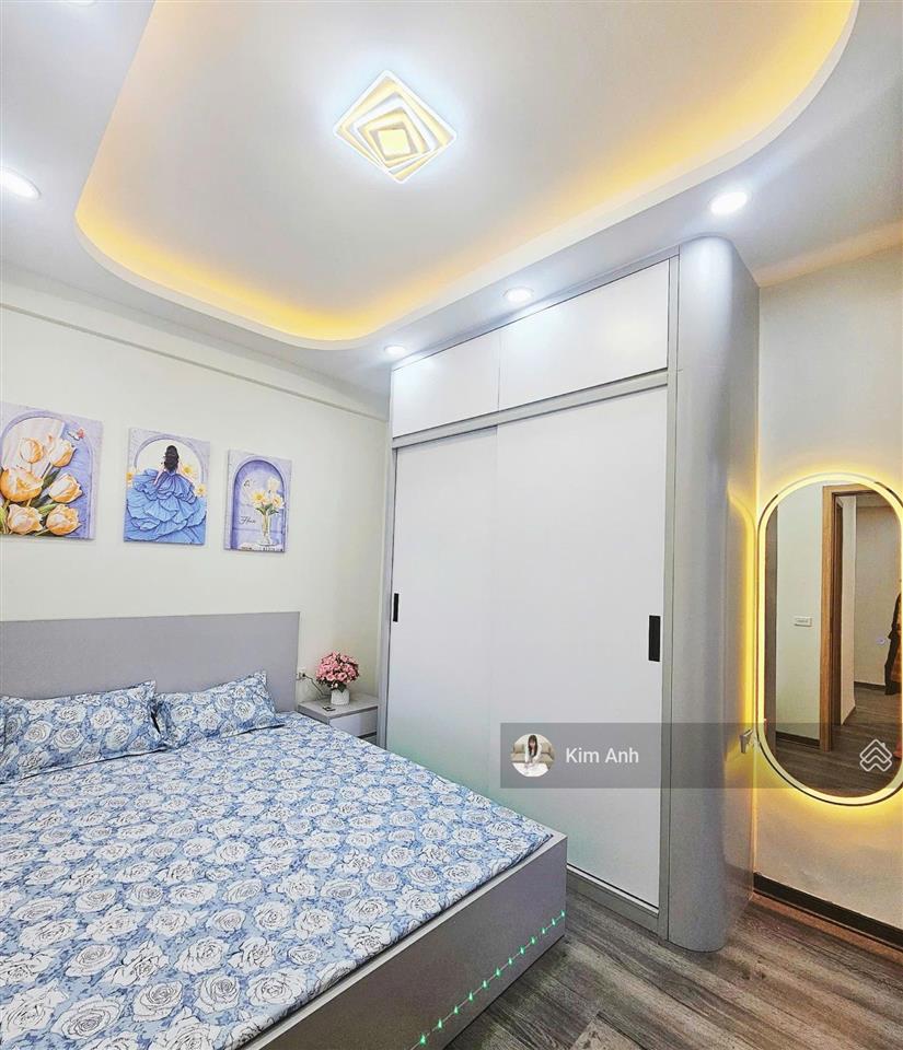 Chính chủ cần bán chung cư a6c nam trung yêncầu giấy 55m2 2n2w sổ đỏ 4,x tỷ full nt đồ mới xịn