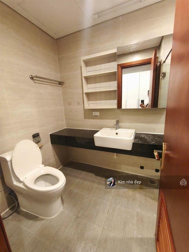 Cần tiền bán gấp chung cư resco cổ nhuế 65m 2n2w nhà đẹp full đồ ở ngay sổ đỏ lâu dài 5 tỷ còn tl
