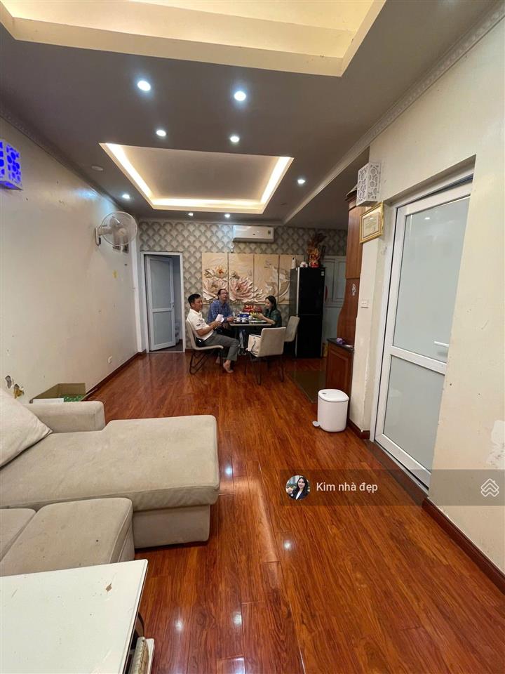 Cần tiền bán gấp chung cư b6a nam trung yên cầu giấy 65m 2n2w sổ đỏ lâu dài 4,5 tỷ còn thương lượng