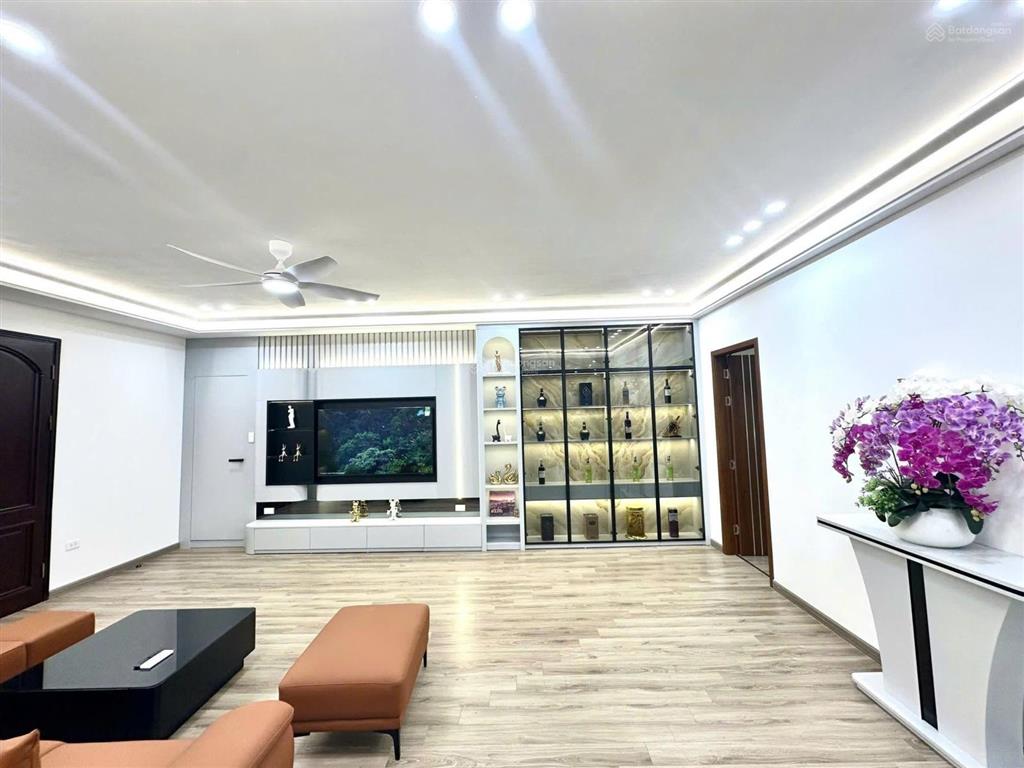 Cần tiền cắt lỗ chung cư vinaconex 1 cầu giấy view hồ giá tốt 6,x tỷ sổ đỏ 100m 3 ngủ full nội thất