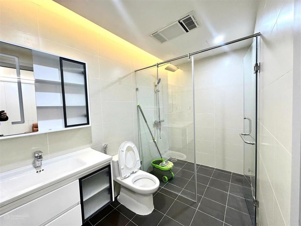 Cần tiền cắt lỗ chung cư vinaconex 1 cầu giấy view hồ giá tốt 6,x tỷ sổ đỏ 100m 3 ngủ full nội thất