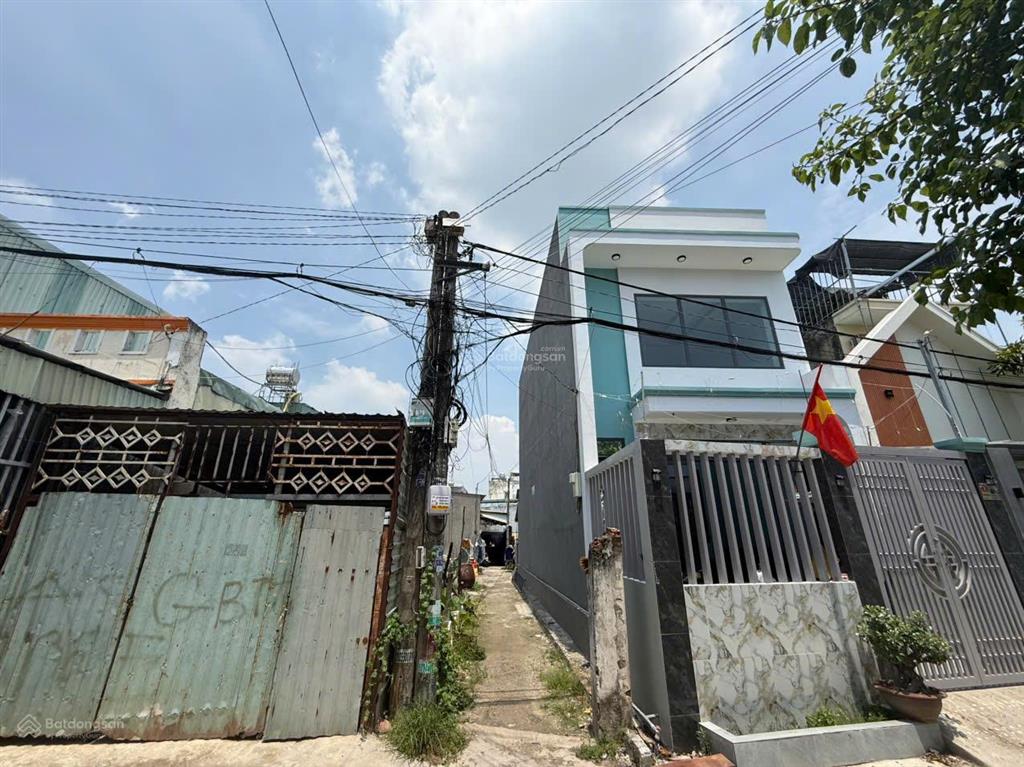Bán đất thổ cư 98m2 cống hộp số 3tx52, quận 12