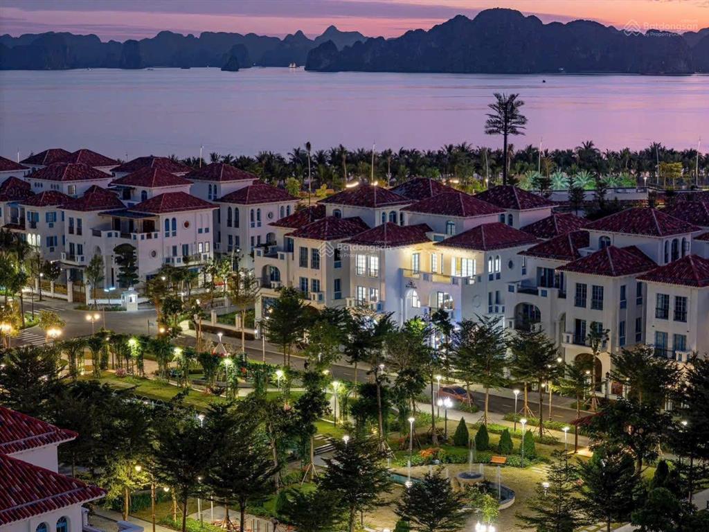 Bán bt tại sun grand city feria hạ long, giá tốt chỉ với 24 tỷ, 210m2
