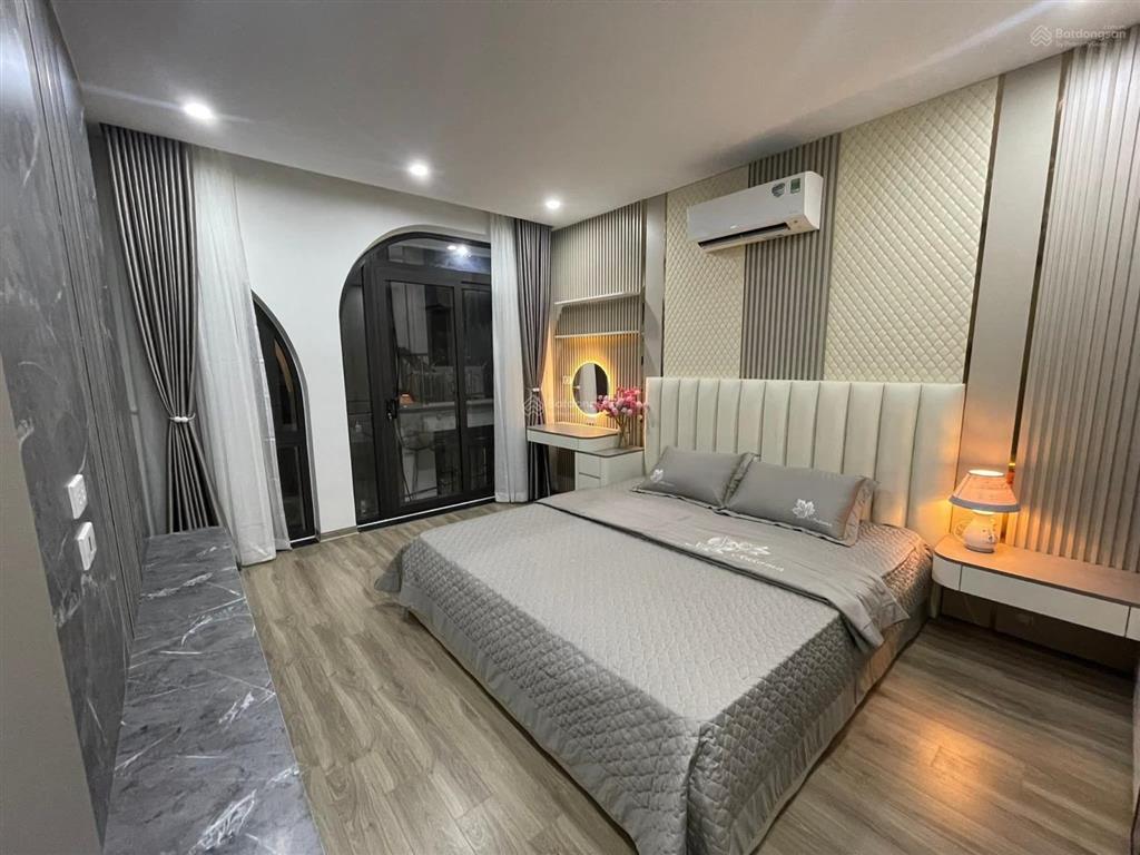 Thạch bàn cực hiếm 6 tầng thang máy ô tô vào nhà full nội thất chỉ 11.86 tỷ