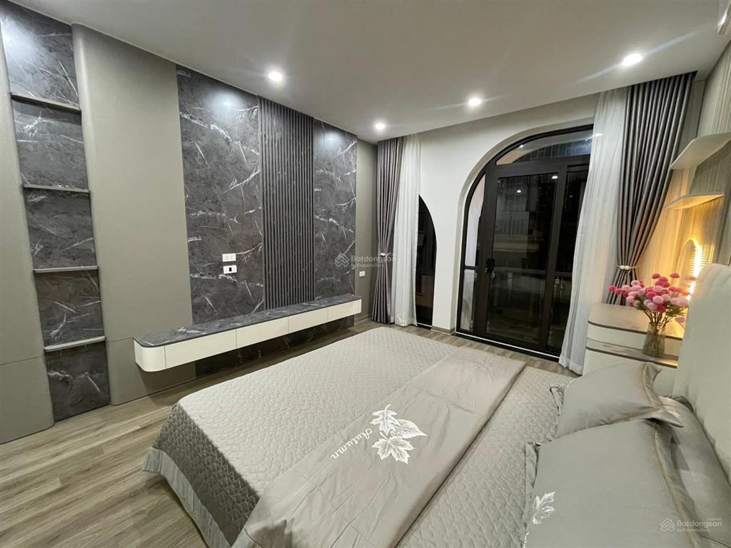 Thạch bàn cực hiếm 6 tầng thang máy ô tô vào nhà full nội thất chỉ 11.86 tỷ