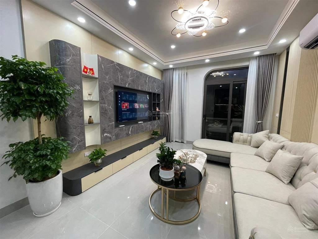 Thạch bàn cực hiếm 6 tầng thang máy ô tô vào nhà full nội thất chỉ 11.86 tỷ