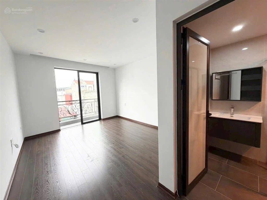 Mặt phố ngô gia tự 37m. thang máy kính xịn ô tô tránh kinh doanh đỉnh chỉ 9.95 tỷ