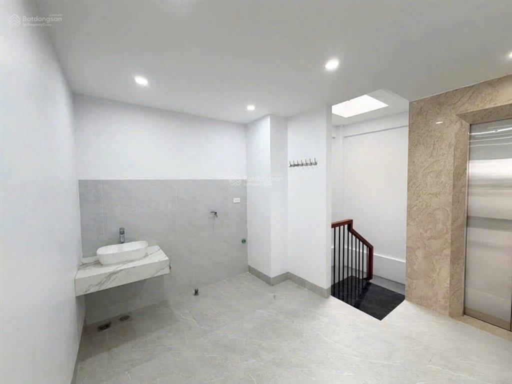 Mặt phố ngô gia tự 37m. thang máy kính xịn ô tô tránh kinh doanh đỉnh chỉ 9.95 tỷ