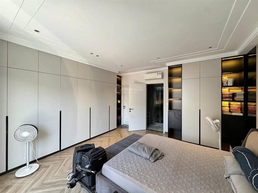 Siêu phẩm nguyễn sơn 7 tầng thang máy gara ô tô full nội thất cao cấp  giá chỉ 18.8 tỷ
