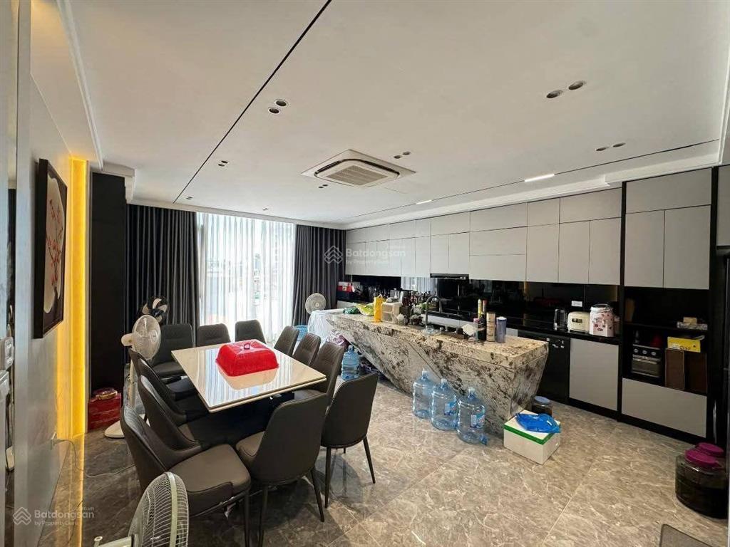 Siêu phẩm nguyễn sơn 7 tầng thang máy gara ô tô full nội thất cao cấp  giá chỉ 18.8 tỷ