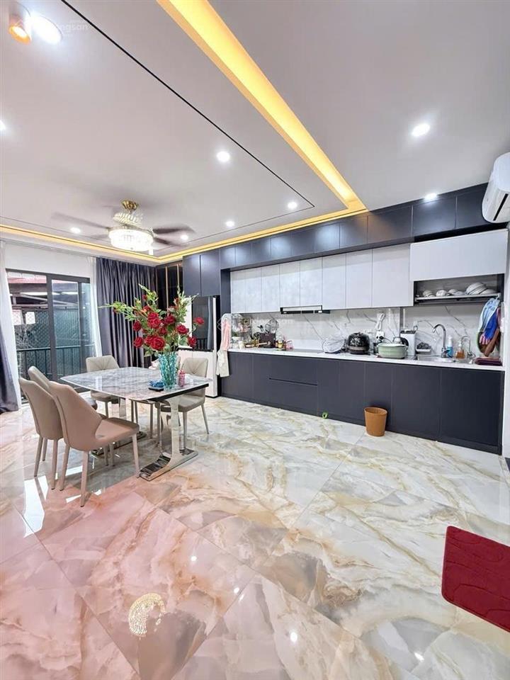 Siêu phẩm nguyễn văn cừ 60m2, nhà mới thang máy full nội thất ngõ rộng giá cực tốt