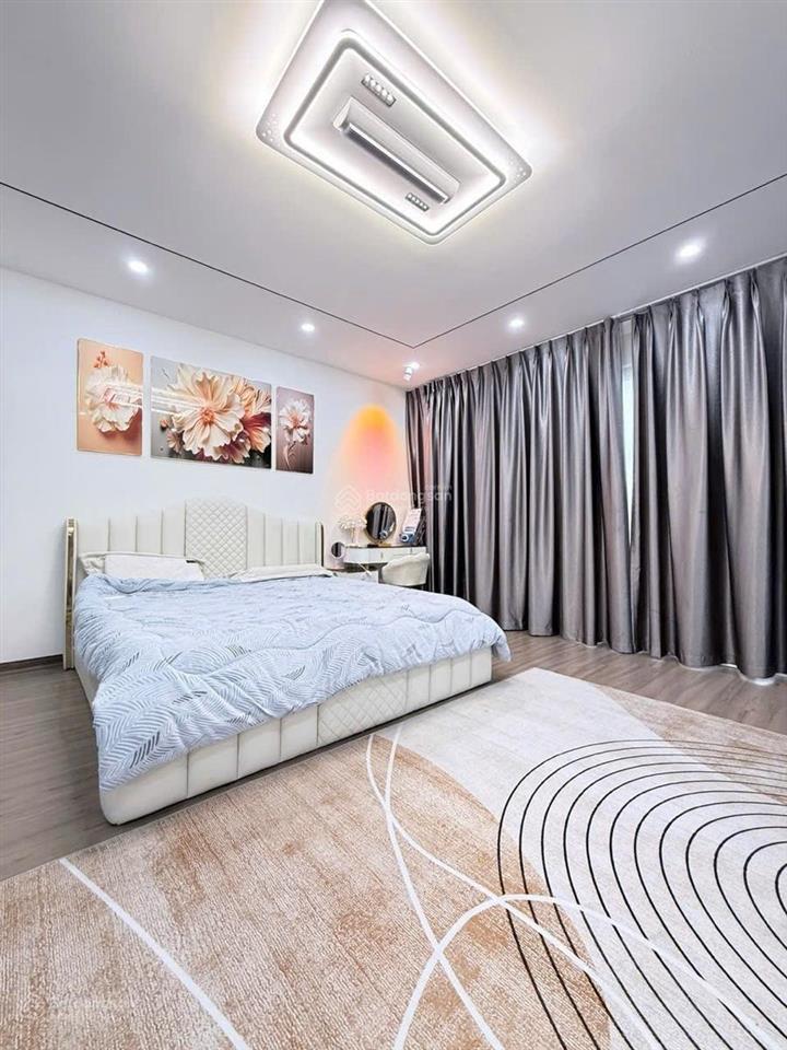Siêu phẩm nguyễn văn cừ 60m2, nhà mới thang máy full nội thất ngõ rộng giá cực tốt