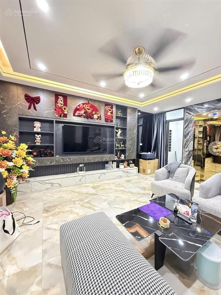 Siêu phẩm nguyễn văn cừ 60m2, nhà mới thang máy full nội thất ngõ rộng giá cực tốt