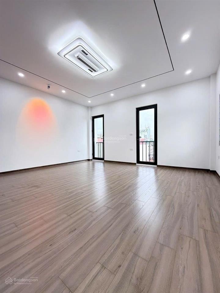 Siêu phẩm nguyễn văn cừ 60m2, nhà mới thang máy full nội thất ngõ rộng giá cực tốt