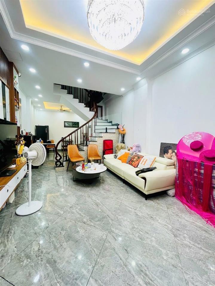 Bán gấp nhà bát khối 44m2 5 tầng full nội thất vf3 đỗ cửa hơn 12 tỷ