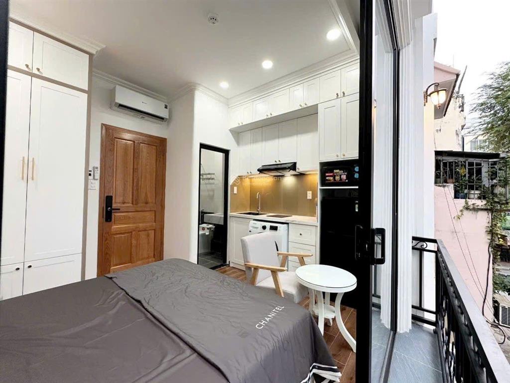 Studio ban công thiết kế cổ điển tại bà huyện thanh quan, q3, hcm