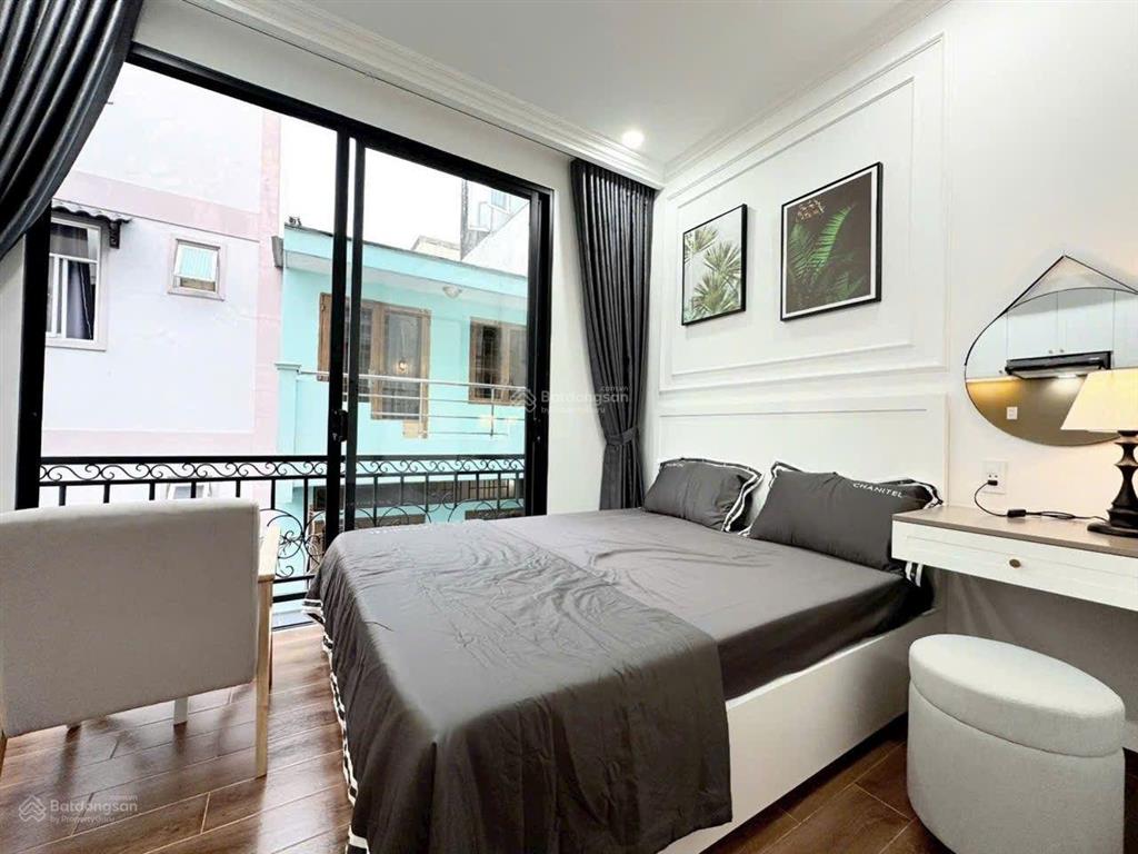 Studio ban công thiết kế cổ điển tại bà huyện thanh quan, q3, hcm