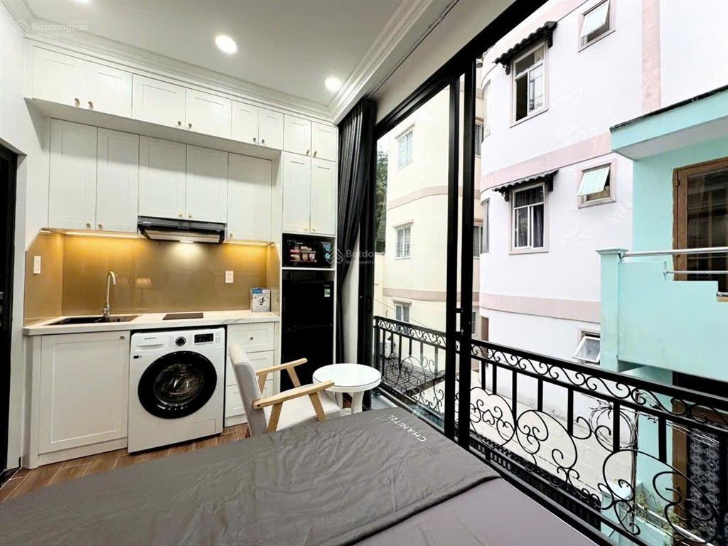 Studio ban công thiết kế cổ điển tại bà huyện thanh quan, q3, hcm