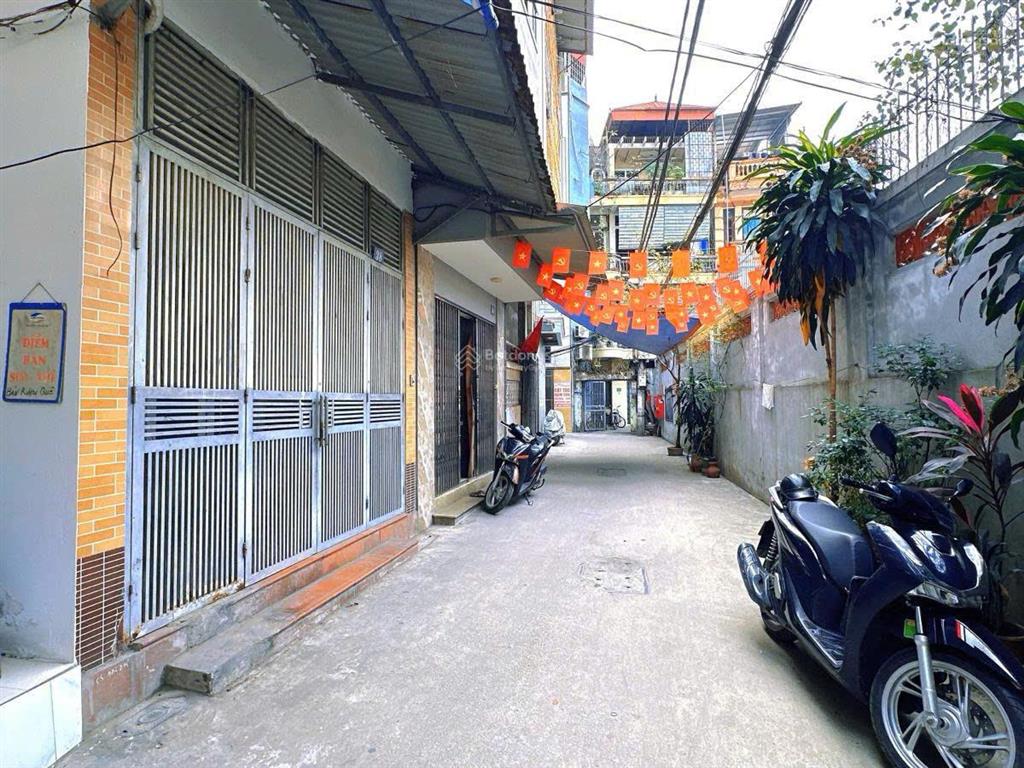 Bán nhà đường lángnhà dân xây dt42m2x4t mt 3,6m50m ra phố giá chỉ 9,5 tỷ