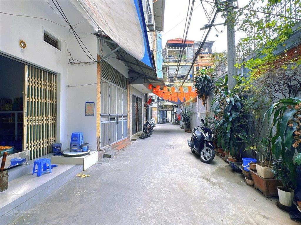 Bán nhà đường lángnhà dân xây dt42m2x4t mt 3,6m50m ra phố giá chỉ 9,5 tỷ