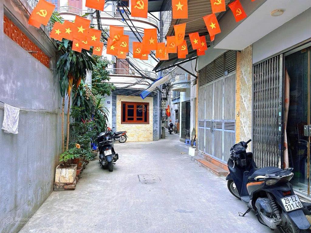 Bán nhà đường lángnhà dân xây dt42m2x4t mt 3,6m50m ra phố giá chỉ 9,5 tỷ