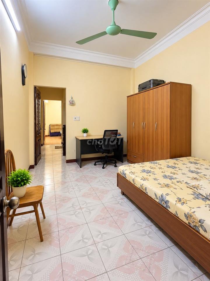 Bán nhà Lạc Long Quân, Tây Hồ 46m2, ngõ thông, gần ô tô, nhỉnh 11 tỷ