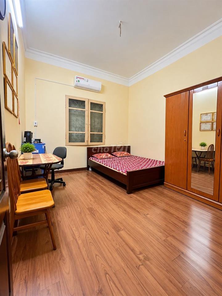 Bán nhà Lạc Long Quân, Tây Hồ 46m2, ngõ thông, gần ô tô, nhỉnh 11 tỷ