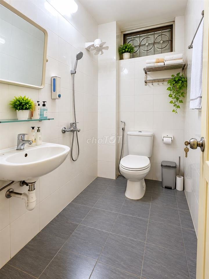 Bán nhà Lạc Long Quân, Tây Hồ 46m2, ngõ thông, gần ô tô, nhỉnh 11 tỷ