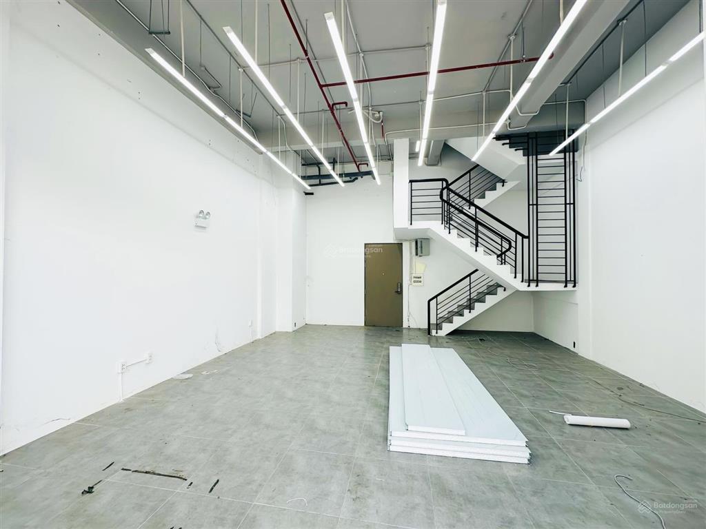 Sổ hồng sang nhượng shophouse 104.1m2  kinh doanh sầm uất, cho thuê từ 20tr/tháng   0906 589 ***