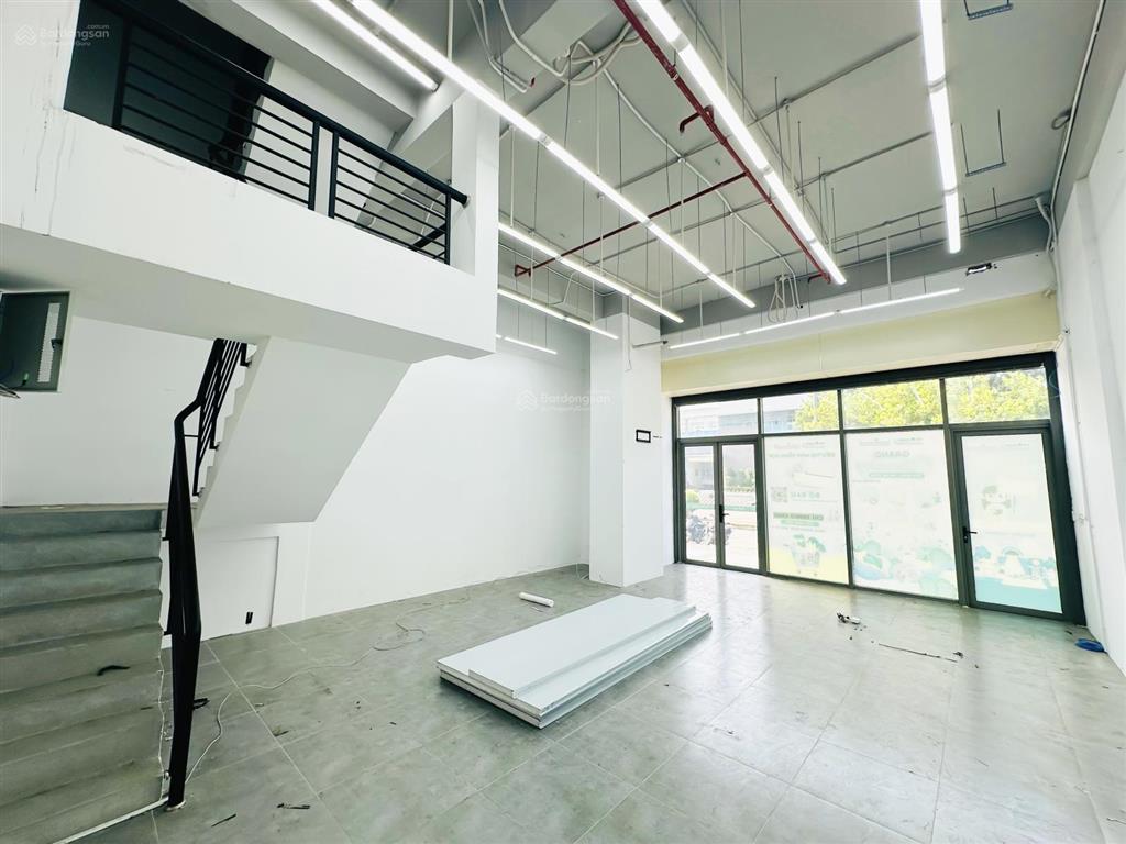 Sổ hồng sang nhượng shophouse 104.1m2  kinh doanh sầm uất, cho thuê từ 20tr/tháng   0906 589 ***