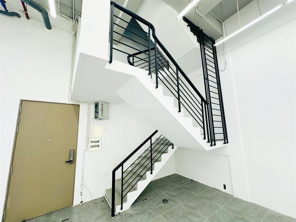 Sổ hồng sang nhượng shophouse 104.1m2  kinh doanh sầm uất, cho thuê từ 20tr/tháng   0906 589 ***