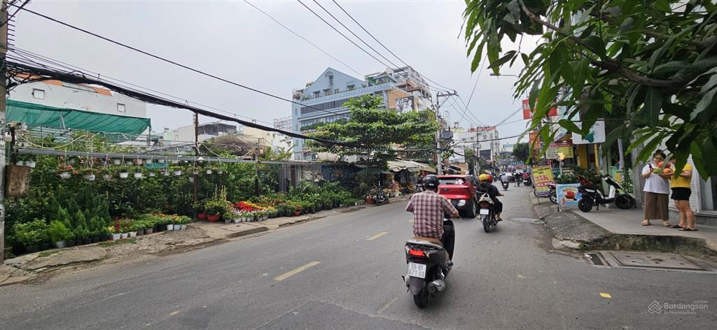 Chính chủ  quỹ đất siêu hiếm góc 3 mặt tiền ba vân
