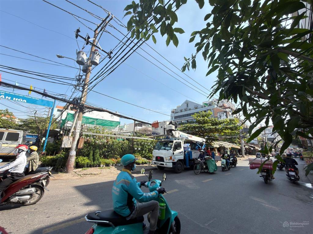 Chính chủ  quỹ đất siêu hiếm góc 3 mặt tiền ba vân