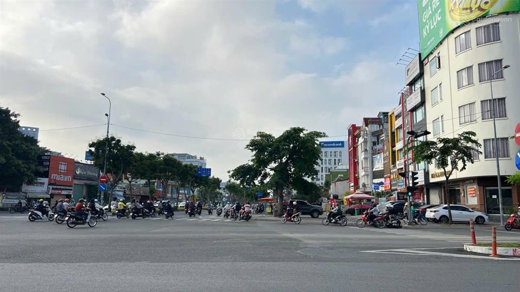 Bán nhà mặt phố tại trần não, 40,9 tỷ, 145 m2 với bề ngang to 7,5m