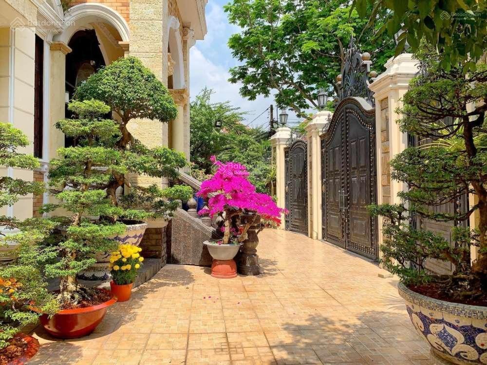 Cho thuê biệt thự đẹp ở quốc hương, 250m2, có 5 phòng.