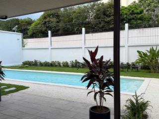 Cho thuê gấp biệt thự 5pn, 420m2 ở thảo điền, có hồ bơi, view bờ sông sài gòn.