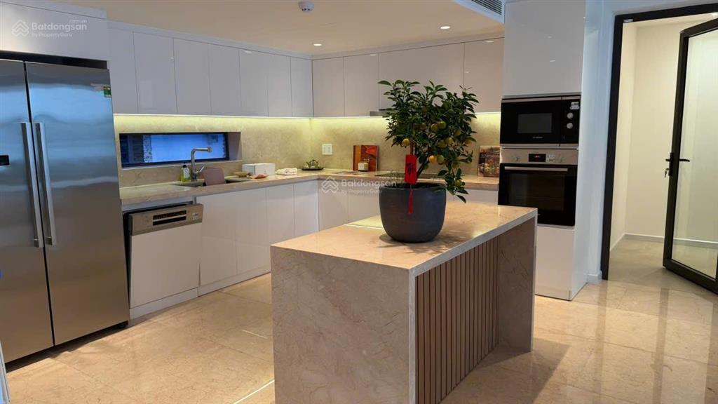 Cho thuê gấp biệt thự 5pn, 420m2 ở thảo điền, có hồ bơi, view bờ sông sài gòn.